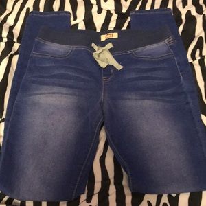 Elastic waisted skinny jeans